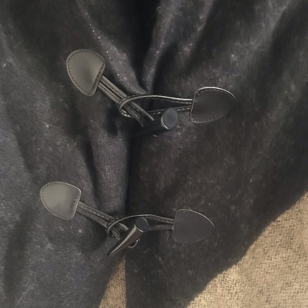 Tan and black Shawl with clasps - Picture 3 of 3